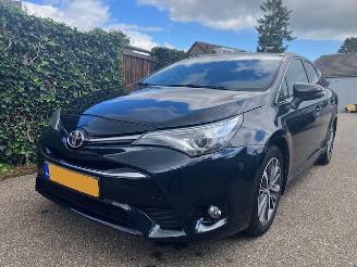 rottamate veicoli commerciali Toyota Avensis 1.6 D4D TOURING SPORTS F LEASE PRO 2015/12