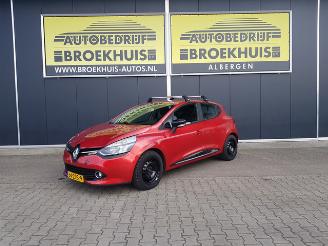 damaged trucks Renault Clio 0.9 TCe Expression 2013/2