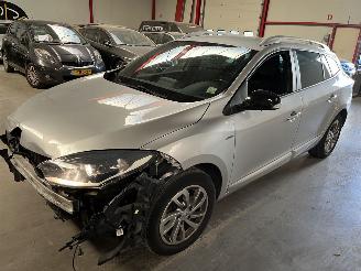 damaged scooters Renault Mégane Stationcar 1.2 TCE Limited 2015/3