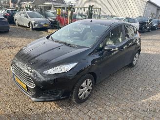 Vaurioauto  motor cycles Ford Fiesta 1.5 TDCI  Style Lease 2015/12