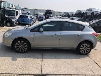 damaged commercial vehicles Opel Astra 1.6i 85kW 5drs 2011/6