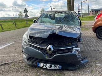skadebil caravan Renault Clio  2020/4