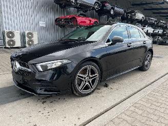 dañado vehículos comerciales Mercedes A-klasse A 200 2018/8