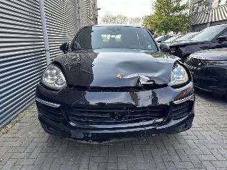 Damaged car Porsche Cayenne 3.0D FACELIFT MATRIX LED / DYNAMIC / 2016/12